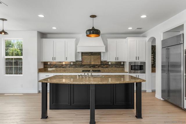 1120 Championship Rd, Oceanside CA: https://media.crmls.org/mediaz/f4b6b078-afcb-4c2e-b114-670be019f2f8.jpg