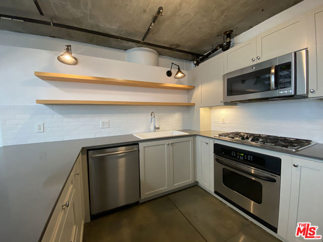 1130 S Flower Street, Los Angeles CA: https://media.crmls.org/mediaz/f4b6e853-1752-4a6a-b1f6-d4881bc7e516.jpg