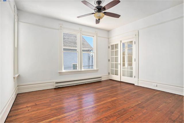 2120 Encinal Ave, Alameda CA: https://media.crmls.org/mediaz/f4b7a5b6-8ccb-439f-b153-3245783063b5.jpg