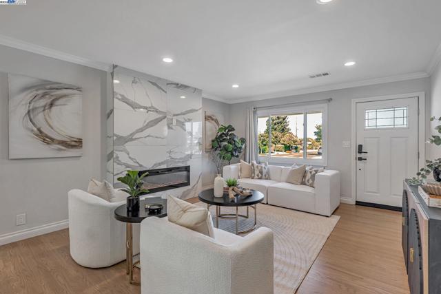 581 Kirk Ave, Sunnyvale CA: https://media.crmls.org/mediaz/f4b7f3b2-6cbb-453a-ba71-5a1b677feb40.jpg