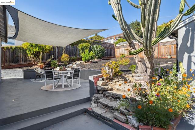6238 Majestic Ave, Oakland CA: https://media.crmls.org/mediaz/f4b8614d-112a-44f9-ae07-9d400e3ff6bb.jpg