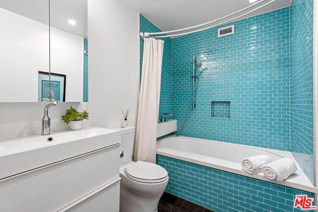 4944 Hood Drive, Woodland Hills CA: https://media.crmls.org/mediaz/f4b9359f-3929-4870-8c76-68e1bc1c8ac5.jpg