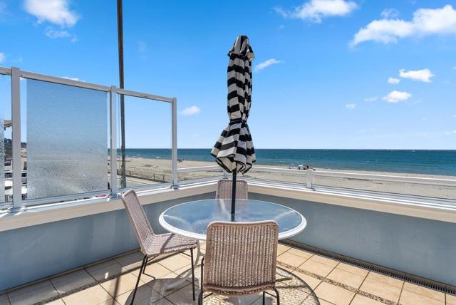 325 Beach Drive, Aptos CA: https://media.crmls.org/mediaz/f4b94ef3-75f3-479d-aaff-68ad8b119606.jpg