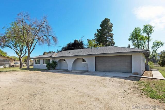 24567 Adams Ave, Murrieta CA: https://media.crmls.org/mediaz/f4b963de-04a1-4519-a6a5-2a7be089f2f4.jpg