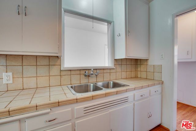 848 MARCO Place, Venice CA: https://media.crmls.org/mediaz/f4b9cff0-d62a-4b11-befb-f561ecf80729.jpg