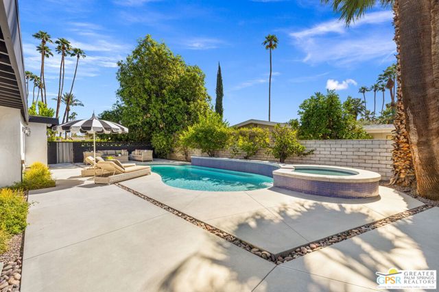 5155 E Bobolink Lane, Palm Springs CA: https://media.crmls.org/mediaz/f4b9d276-55c9-4465-bd05-968bd8eb64ae.jpg