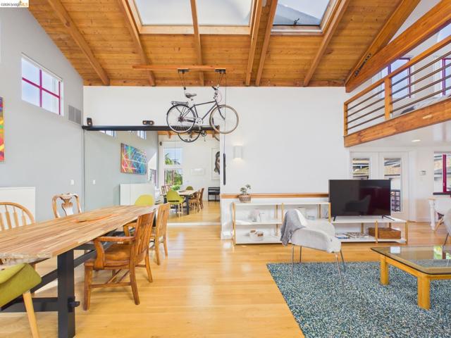 Image 4 of 38 For 2932 Filbert St 2