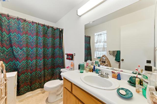 1017 Bissell Ave, Richmond CA: https://media.crmls.org/mediaz/f4baca15-e0f5-496f-91f8-5a705a7dd7ea.jpg