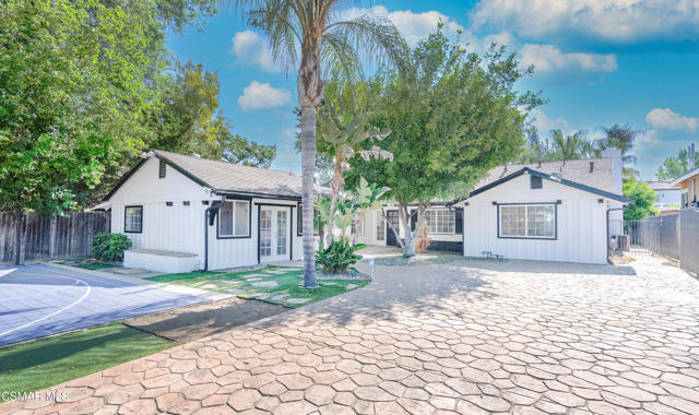 5726 Donna Avenue, Tarzana CA: https://media.crmls.org/mediaz/f4bb25a6-0bfa-4567-811a-12b3250dc986.jpg