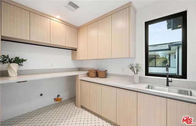 4453 Gentry Avenue, Valley Village CA: https://media.crmls.org/mediaz/f4bb297f-3ce7-4860-9b73-60fbb9fd23c6.jpg