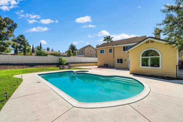 41910 Humber Drive, Temecula CA: https://media.crmls.org/mediaz/f4bbd482-04ea-4aeb-aa34-7916e947ad64.jpg