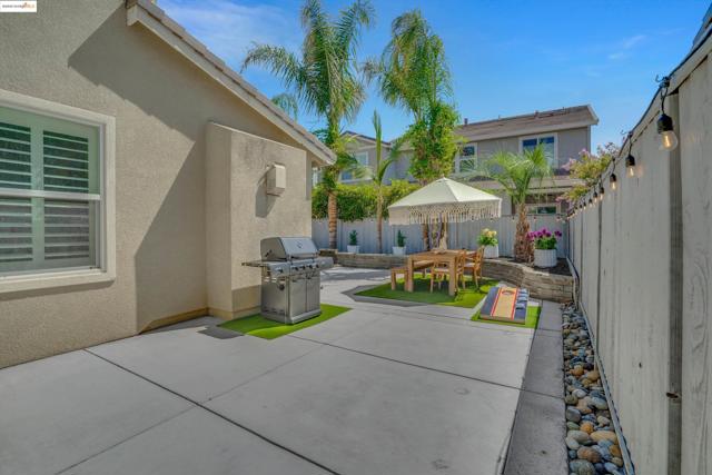 542 Harbor Cove Cir, Discovery Bay CA: https://media.crmls.org/mediaz/f4bc03c6-7392-4f40-befe-16f0910e683a.jpg
