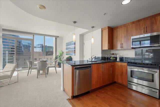 38 N Almaden Boulevard, San Jose CA: https://media.crmls.org/mediaz/f4bc14af-92b4-4707-8d40-18bb0be2d50c.jpg