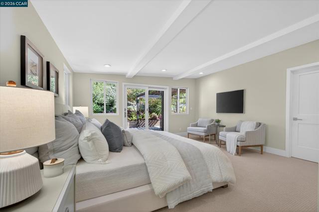 31 Ivy Dr, Orinda CA: https://media.crmls.org/mediaz/f4bd935a-fa56-45fb-b388-80b3a559c85a.jpg