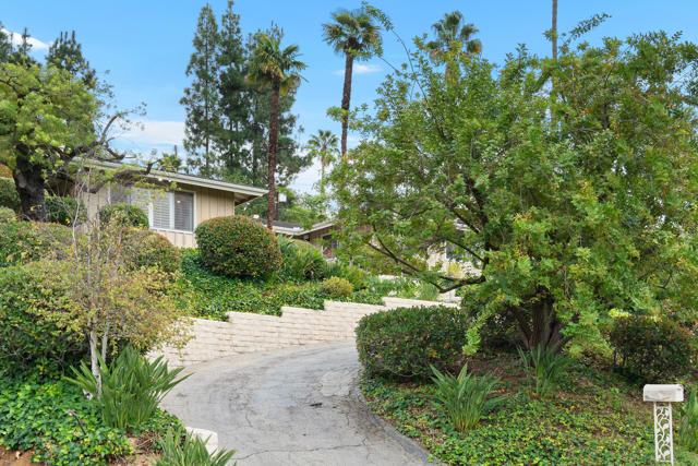 16445 Garvin Drive, Encino CA: https://media.crmls.org/mediaz/f4be45af-65ad-4410-b1dc-1d71dfe0530c.jpg