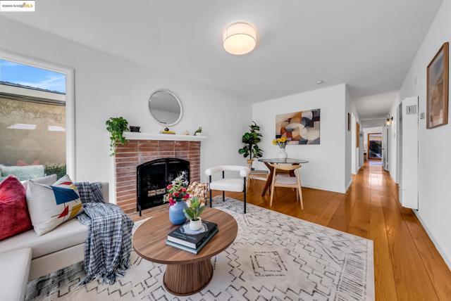 7231 Plank Ave, El Cerrito CA: https://media.crmls.org/mediaz/f4be5fda-0e0e-476f-8536-b31427cee233.jpg
