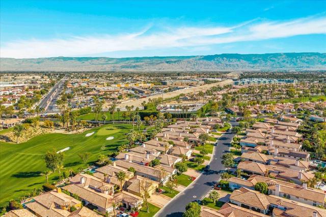 48385 Vista Calico, La Quinta CA: https://media.crmls.org/mediaz/f4bf2aa1-f756-4adc-a8b4-03389088e2ef.jpg