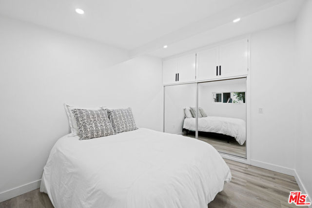 25154 Malibu Rd, Malibu CA: https://media.crmls.org/mediaz/f4bf3afc-bb5b-4d91-9017-fd09865a9596.jpg