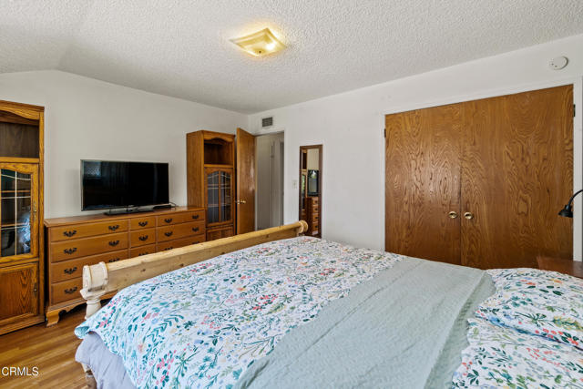6449 Quakertown Avenue, Woodland Hills CA: https://media.crmls.org/mediaz/f4bf51b3-10f4-42a8-bb4b-d9699c0fbb54.jpg