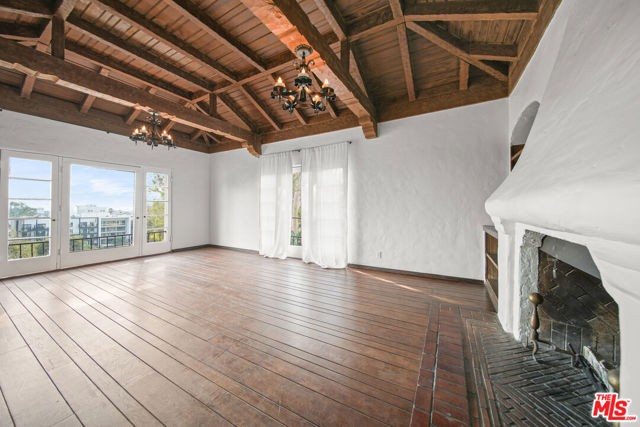 6686 Emmet Terrace, Los Angeles CA: https://media.crmls.org/mediaz/f4bf649d-74cf-43fa-b0eb-32ee35da016f.jpg