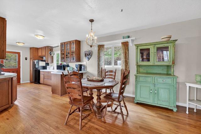 885 Larkin Valley Road, Watsonville CA: https://media.crmls.org/mediaz/f4bfa272-e0e0-4330-92bc-a4cf95321dcf.jpg