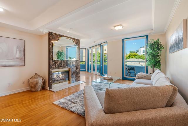 1645 Malcolm Avenue, Los Angeles CA: https://media.crmls.org/mediaz/f4c00497-18d8-4ee6-92ff-17f4f7d497ca.jpg