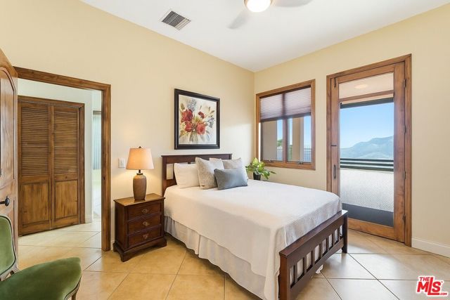 10825 Pacific View Drive, Malibu CA: https://media.crmls.org/mediaz/f4c03760-1ebf-4c7a-961d-99e022a97d90.jpg