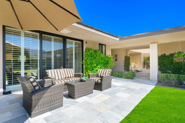 6 Oxford Court, Rancho Mirage CA: https://media.crmls.org/mediaz/f4c079c3-331e-4cc5-935f-04b9c4bbb503.jpg