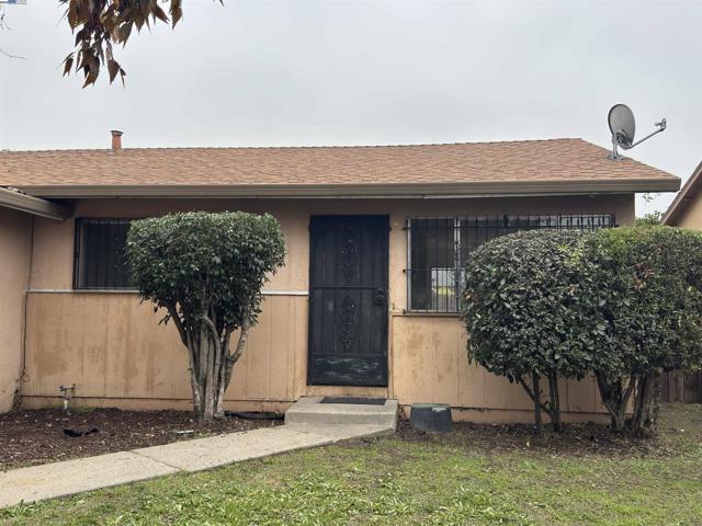 3338 Zamora Way, Stockton CA: https://media.crmls.org/mediaz/f4c1fab6-f21d-4393-bd05-56780aee6178.jpg