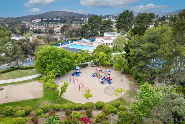 11289 Silver Buckle Way, San Diego CA: https://media.crmls.org/mediaz/f4c20f3f-5b7c-4a89-91a0-3b3f385a613c.jpg