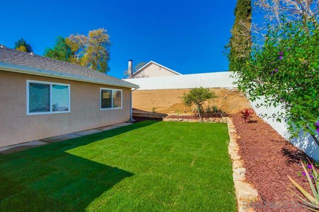 950 Funquest Dr, Fallbrook CA: https://media.crmls.org/mediaz/f4c226fc-38a9-4ff7-907f-94bf1f35c64b.jpg