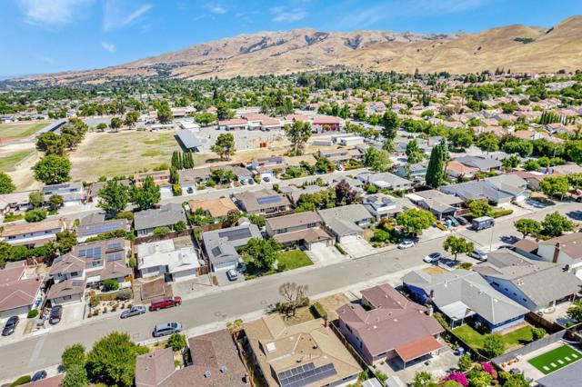 1707 Rocky Mountain Avenue, Milpitas CA: https://media.crmls.org/mediaz/f4c2d077-1160-4768-8eeb-7f4ea45cf9f7.jpg