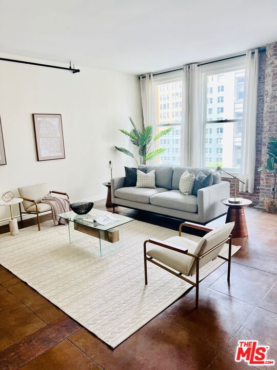 215 W 7th Street 607, Los Angeles, CA 90014