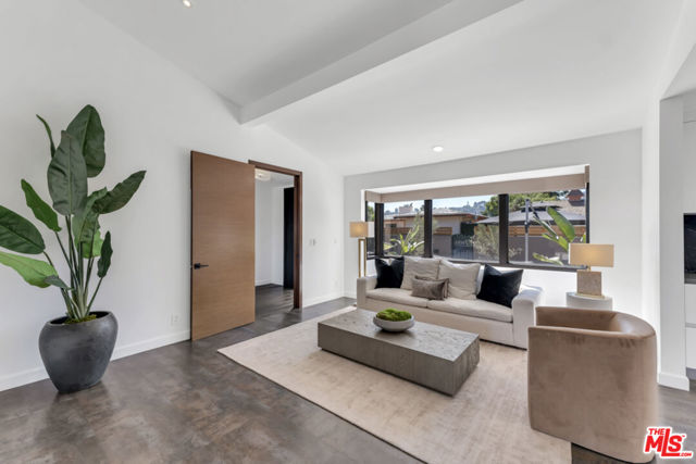 2960 LAKERIDGE Drive, Los Angeles CA: https://media.crmls.org/mediaz/f4c31682-9ca2-456b-ad24-721bdcc9e826.jpg