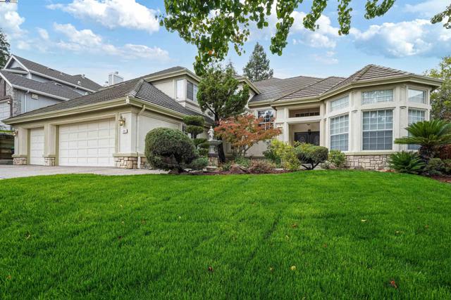 729 Montevino Dr, Pleasanton CA: https://media.crmls.org/mediaz/f4c3360b-8e02-4355-b8ae-b8a857e2ffc5.jpg