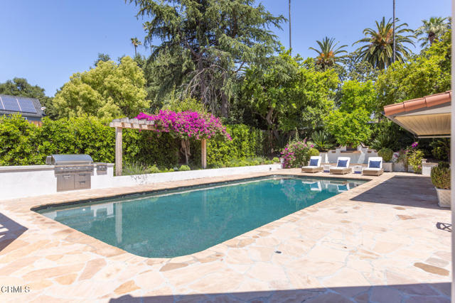 4435 Encinas Drive, La Canada Flintridge CA: https://media.crmls.org/mediaz/f4c3b3cb-e36e-4869-abed-b10a7ca0f8b7.jpg