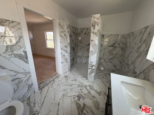 2320 W 25th Street, Los Angeles CA: https://media.crmls.org/mediaz/f4c43755-22a5-4f9a-9ede-9858d60957eb.jpg