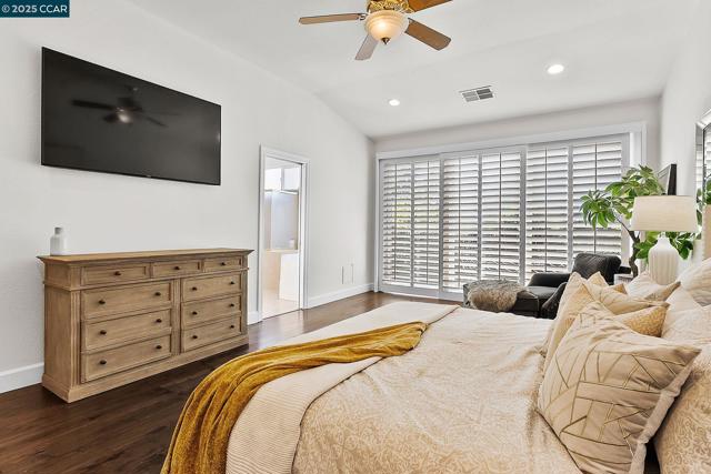 2058 Marazzani Dr, Martinez CA: https://media.crmls.org/mediaz/f4c46bc1-e3aa-43ac-b924-a1cda7c7bbd2.jpg