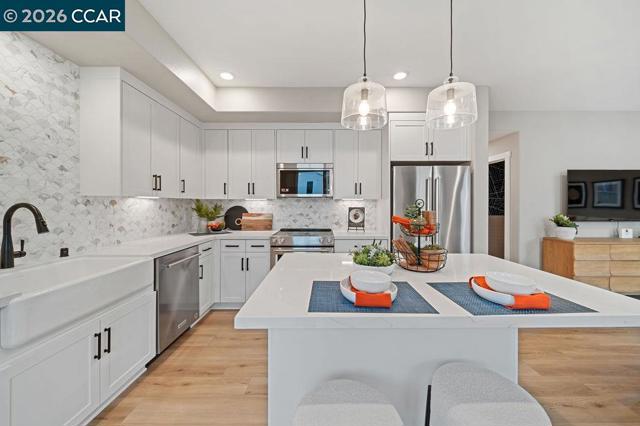 27264 Cosmo Ct, Hayward CA: https://media.crmls.org/mediaz/f4c4cc5d-5ab2-4c36-81af-e2b84e11c04a.jpg