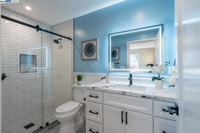 2818 Steinmetz Way, Oakland CA: https://media.crmls.org/mediaz/f4c507b8-9dad-488a-84cd-714843c2ef6b.jpg