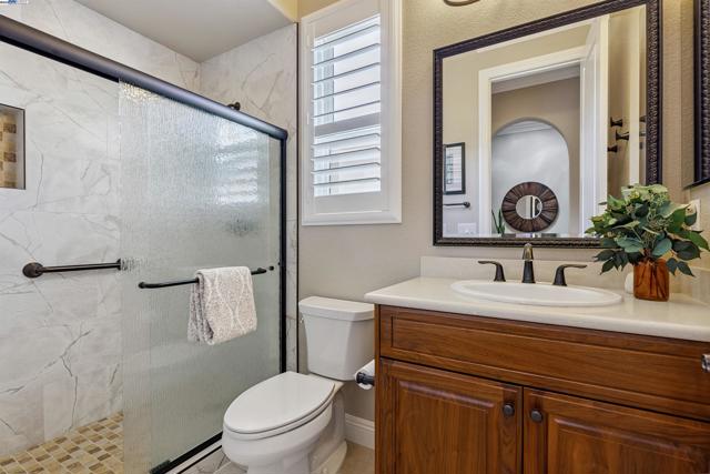 1748 Veneto Ln, Brentwood CA: https://media.crmls.org/mediaz/f4c53230-4849-45ba-ace2-34eb30b8d59e.jpg