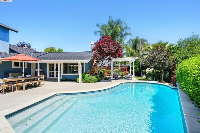9658 Broadmoor Dr, San Ramon CA: https://media.crmls.org/mediaz/f4c54496-b576-4366-94e2-358678ddb6cf.jpg