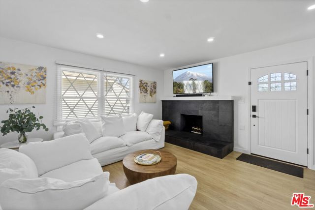 4723 Autry Avenue, Long Beach CA: https://media.crmls.org/mediaz/f4c54d3b-02c4-4b10-bcf3-a7d6bb6ae0fb.jpg