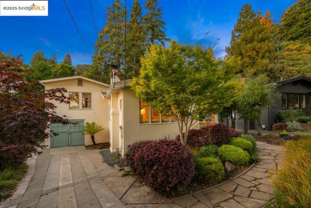 1081 Keith Ave, Berkeley CA: https://media.crmls.org/mediaz/f4c56ae2-c06a-442b-b5c4-71174fa0e411.jpg