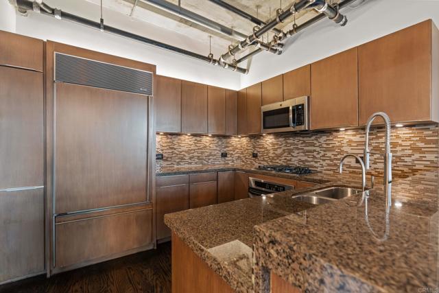 877 Island Avenue, San Diego CA: https://media.crmls.org/mediaz/f4c59414-c5bd-4bcd-afe0-cf9bc1e17d59.jpg