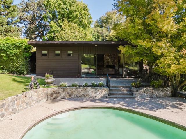 2155 Geri Lane, Hillsborough CA: https://media.crmls.org/mediaz/f4c6032c-8375-4678-a242-3b2dee3cb342.jpg