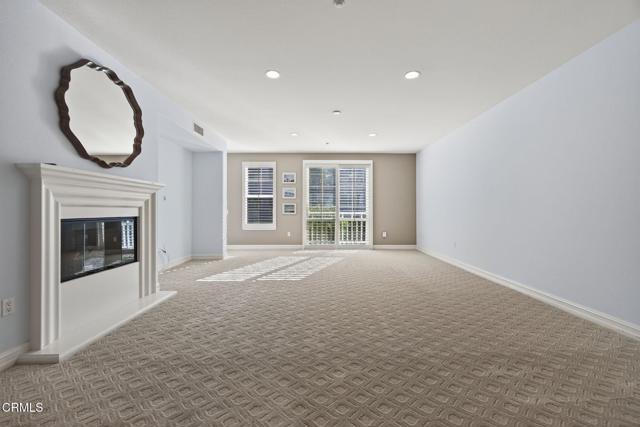 1423 Windshore Way, Oxnard CA: https://media.crmls.org/mediaz/f4c66532-1c7b-4601-bfe4-d9f1a5b73ccb.jpg