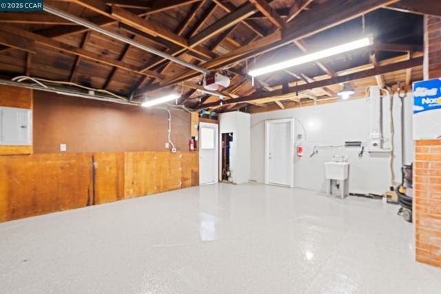 197 Hazel Dr, Pleasant Hill CA: https://media.crmls.org/mediaz/f4c67531-c09d-4b23-9cd7-be29196d3313.jpg
