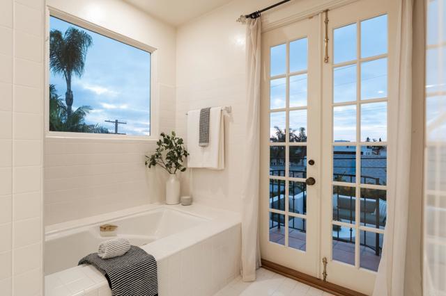 Detail Gallery Image 27 of 47 For 654 Bonair Pl, La Jolla,  CA 92037 - 5 Beds | 4 Baths