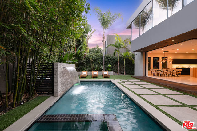 428 N La Jolla Avenue, Los Angeles CA: https://media.crmls.org/mediaz/f4c7126d-456c-474d-a6fb-87a71d506174.jpg